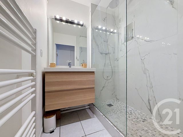 Appartement T2 à louer - 2 pièces - 48.7 m2 - CHATEAURENARD - 13 - PROVENCE-ALPES-COTE-D-AZUR - Century 21 Terre De Provence