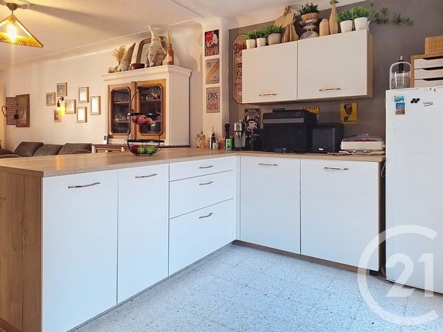 Appartement T3 à vendre - 3 pièces - 82.56 m2 - CHATEAURENARD - 13 - PROVENCE-ALPES-COTE-D-AZUR - Century 21 Terre De Provence