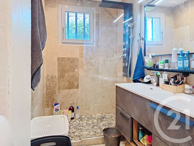 Appartement T3 à vendre - 3 pièces - 82.56 m2 - CHATEAURENARD - 13 - PROVENCE-ALPES-COTE-D-AZUR - Century 21 Terre De Provence