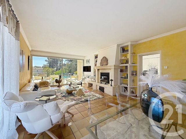 maison à vendre - 9 pièces - 173.04 m2 - CHATEAURENARD - 13 - PROVENCE-ALPES-COTE-D-AZUR - Century 21 Terre De Provence
